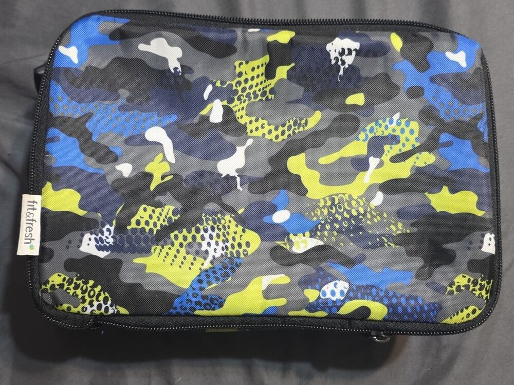 Fit and fresh camo lunchbox with sectioned Tupperware and lid!